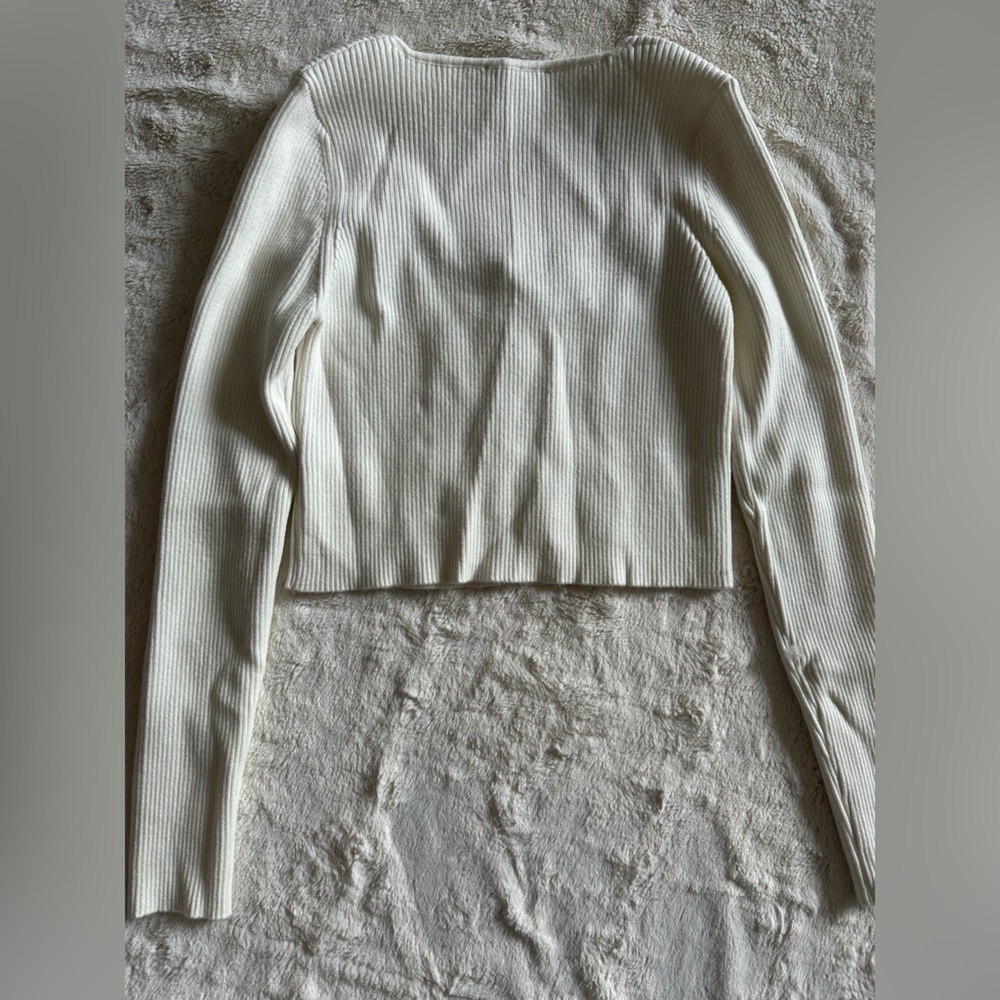 Chic White Ribbed Cardigan - Picture 3 of 4